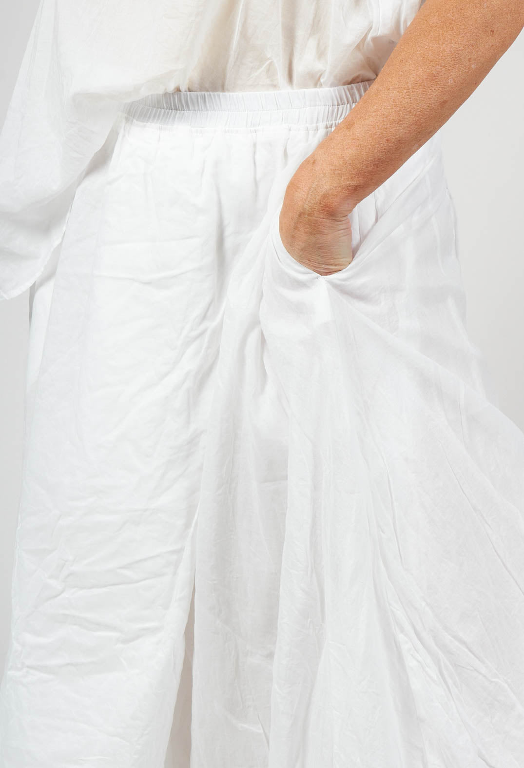 Bubble Hem Skirt with Pleat Detail in Off White