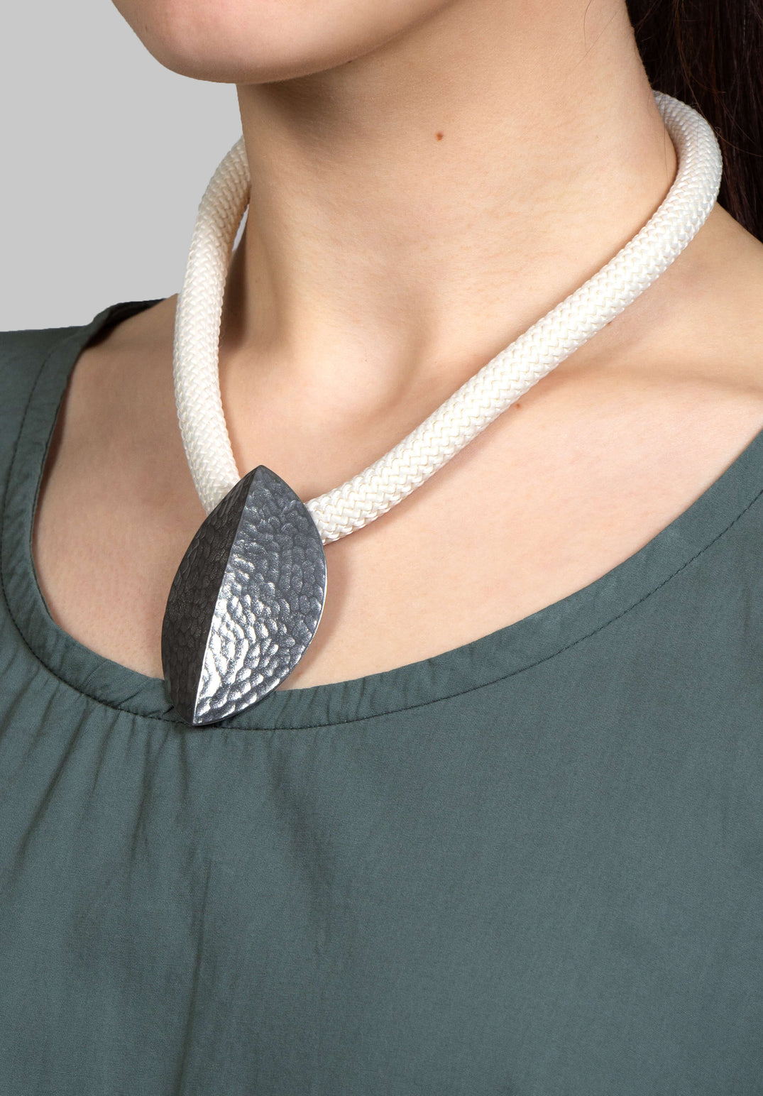 Chocker with Oval Pendant in Off White