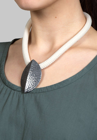 Chocker with Oval Pendant in Off White