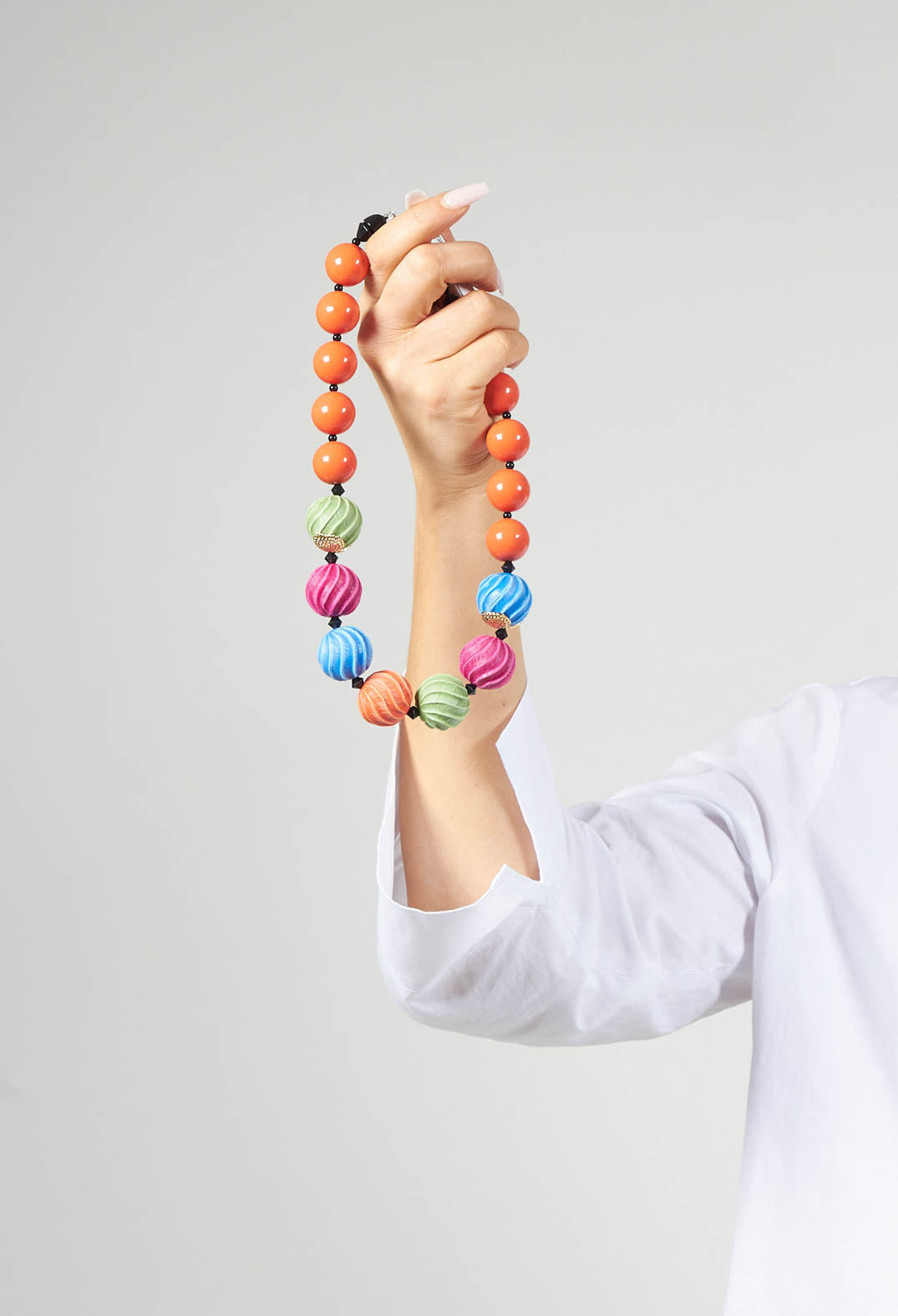 Choker with Helical Balls in Coral