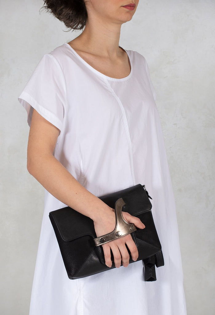 Clutch Bag with Metallic Handle in Nero