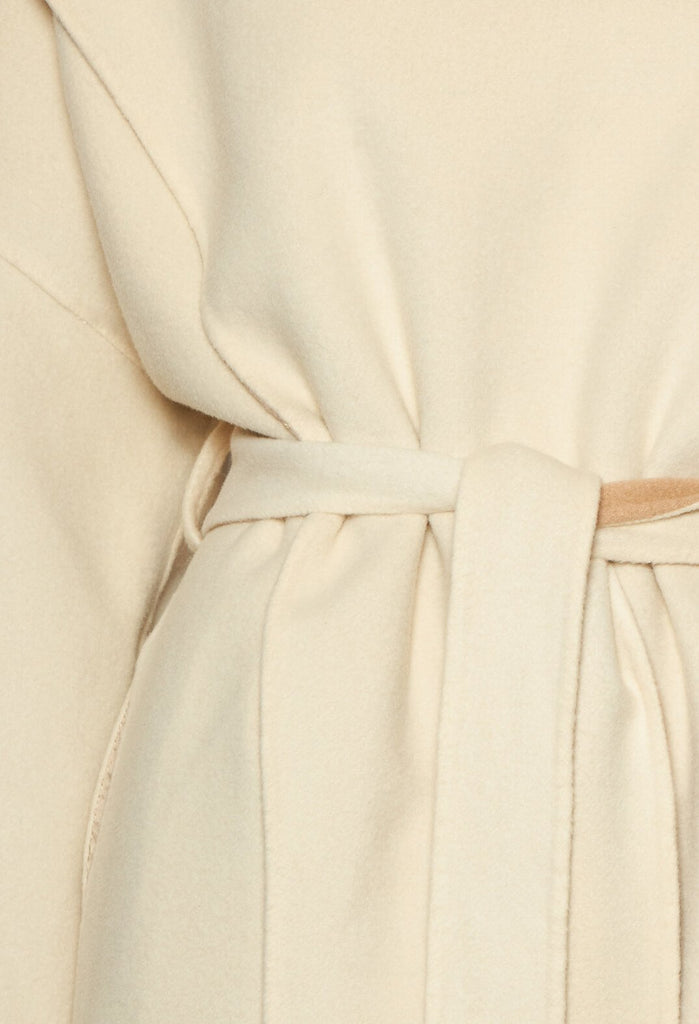 Coat in Bianco Beige