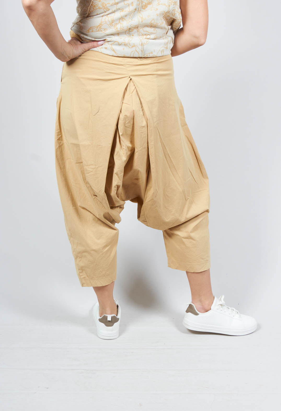 Cropped Drop Crotch Trousers in Corn
