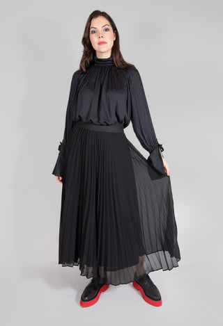 Pleated Skirt in Black