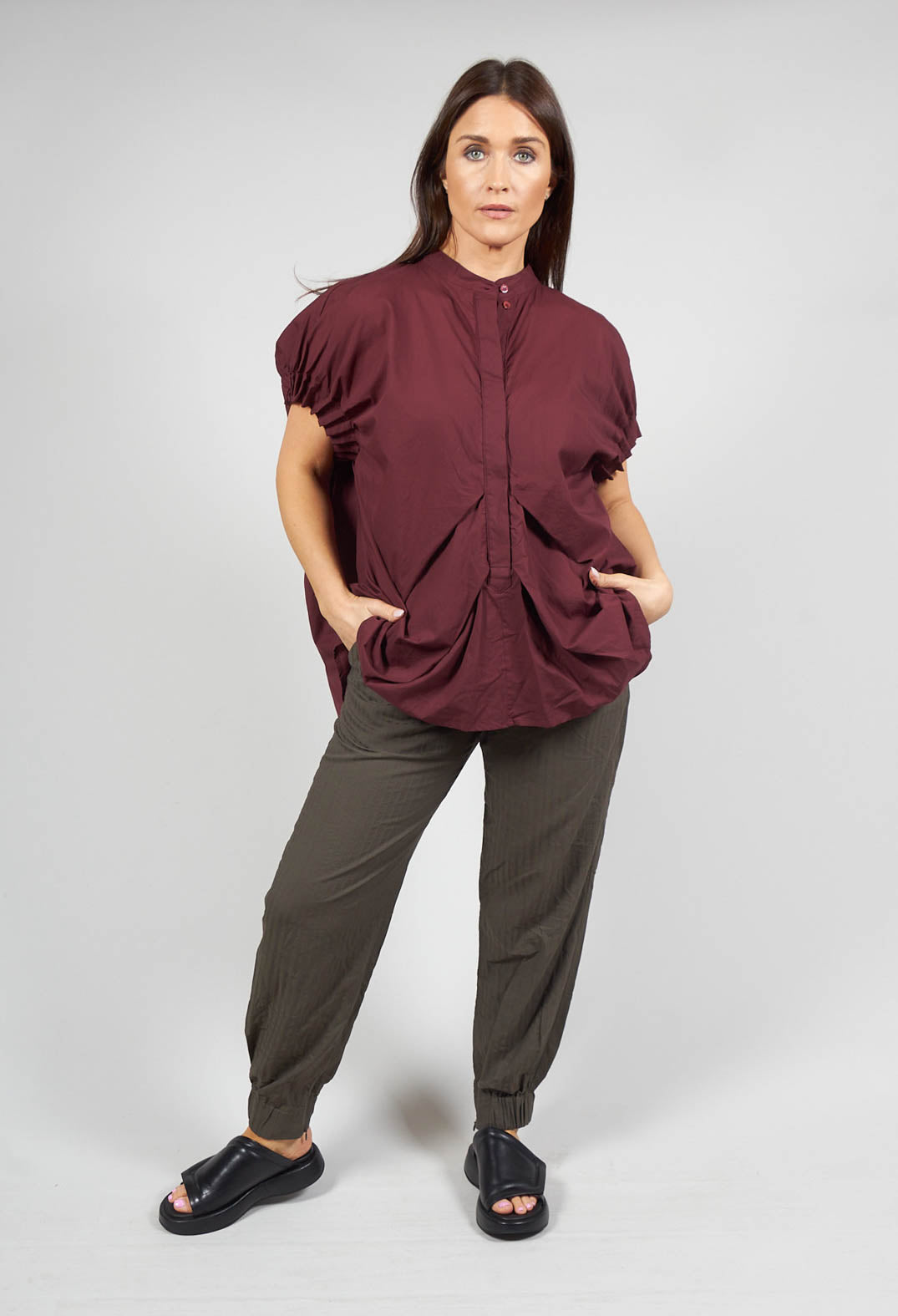 Sleeveless Shirt in Granato