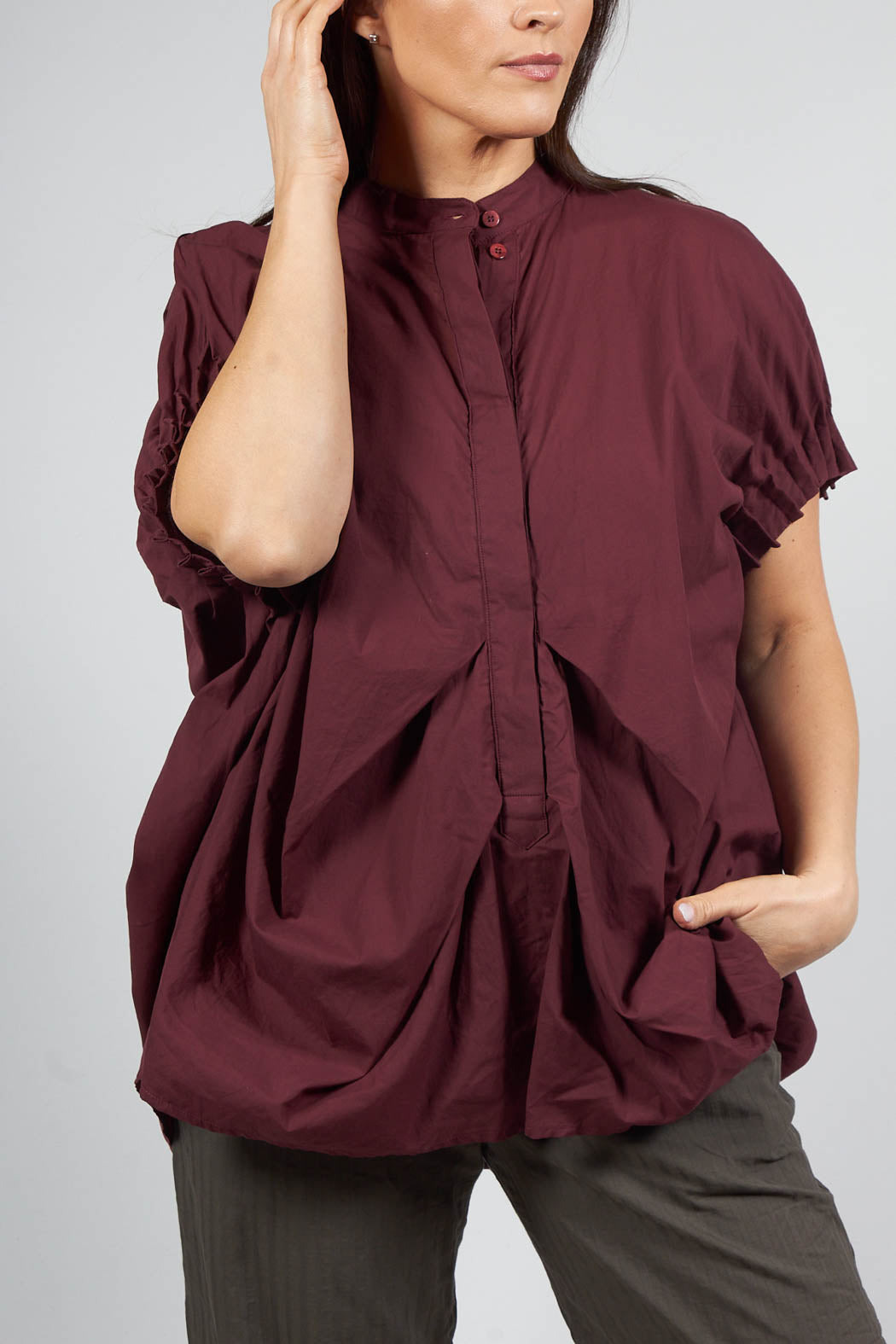 Sleeveless Shirt in Granato