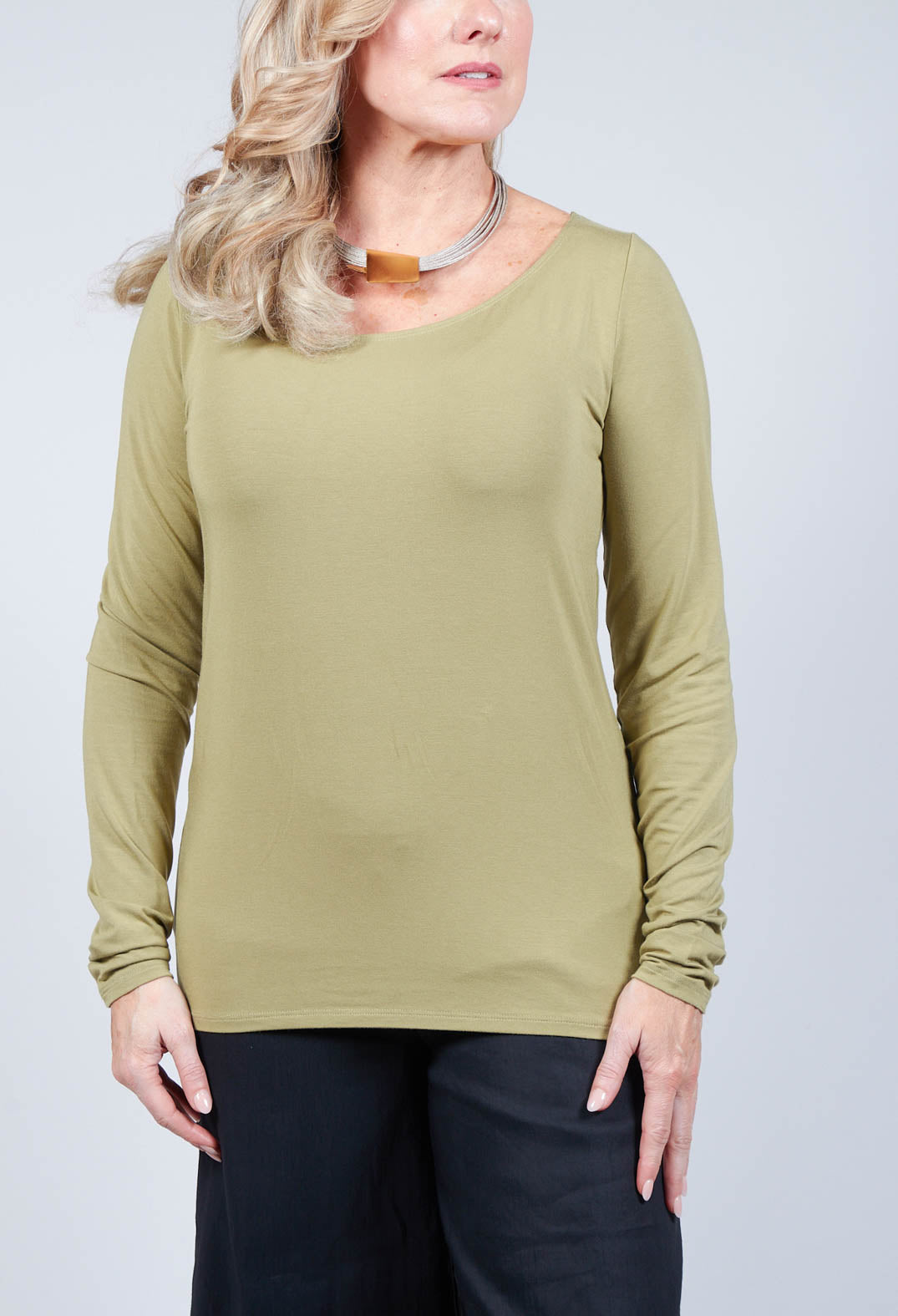 Zoe T-Shirt in Olive Green