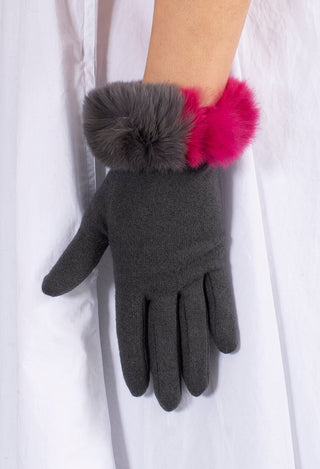 Gloves in Dark Grey/Fuchsia