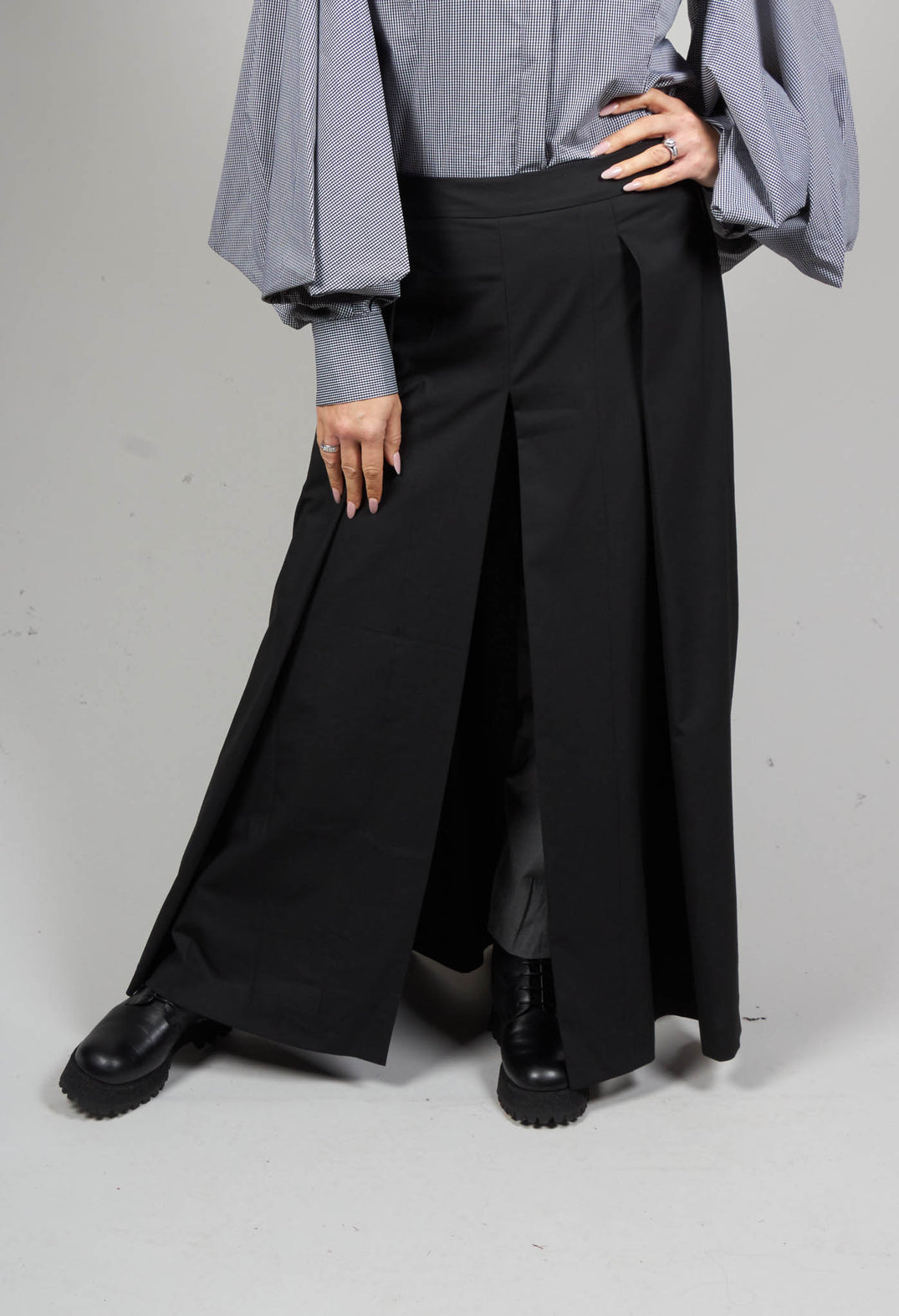 Double Layer Trousers with Pleats in Black/Grey