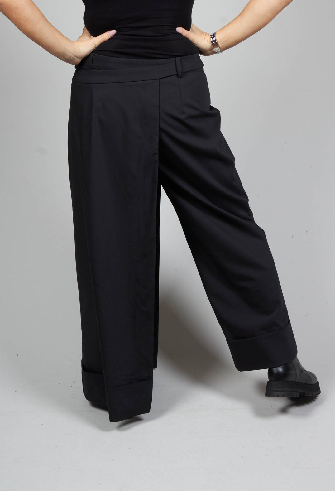 Culotte Style Trousers with Layer in Black