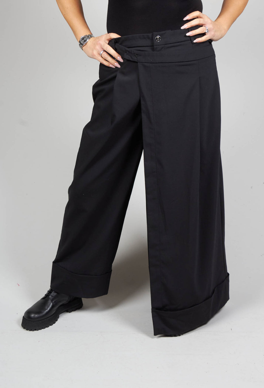 Culotte Style Trousers with Layer in Black