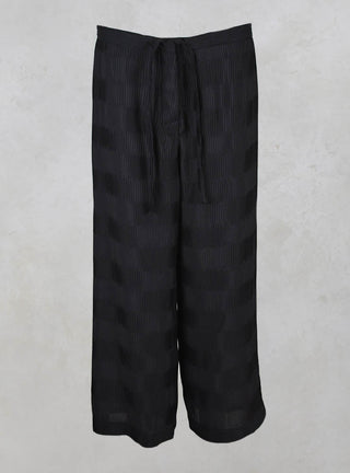 Pleated Stripe Pattern Trousers in Nero