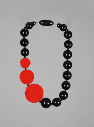 Oblique Necklace with 3 Discs in Black and Red