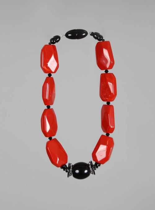 Rectangle Necklace with Central Olive in Red and Black