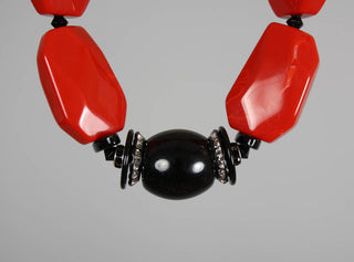 Rectangle Necklace with Central Olive in Red and Black