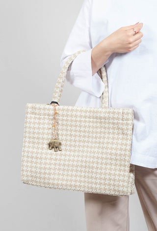 Large Tote Bag with Dogtooth Print in Off White and Sand