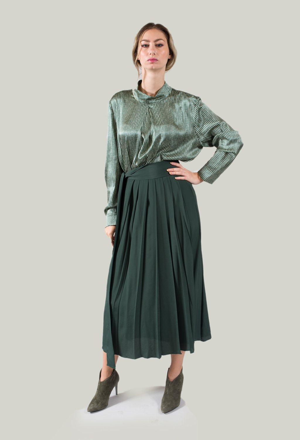 Lightweight Pleated Skirt with Sash in Mirto