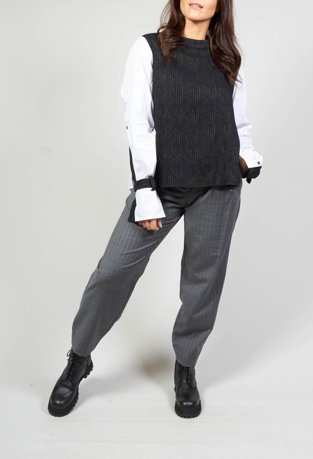 Contrast Top in Orpimento Black