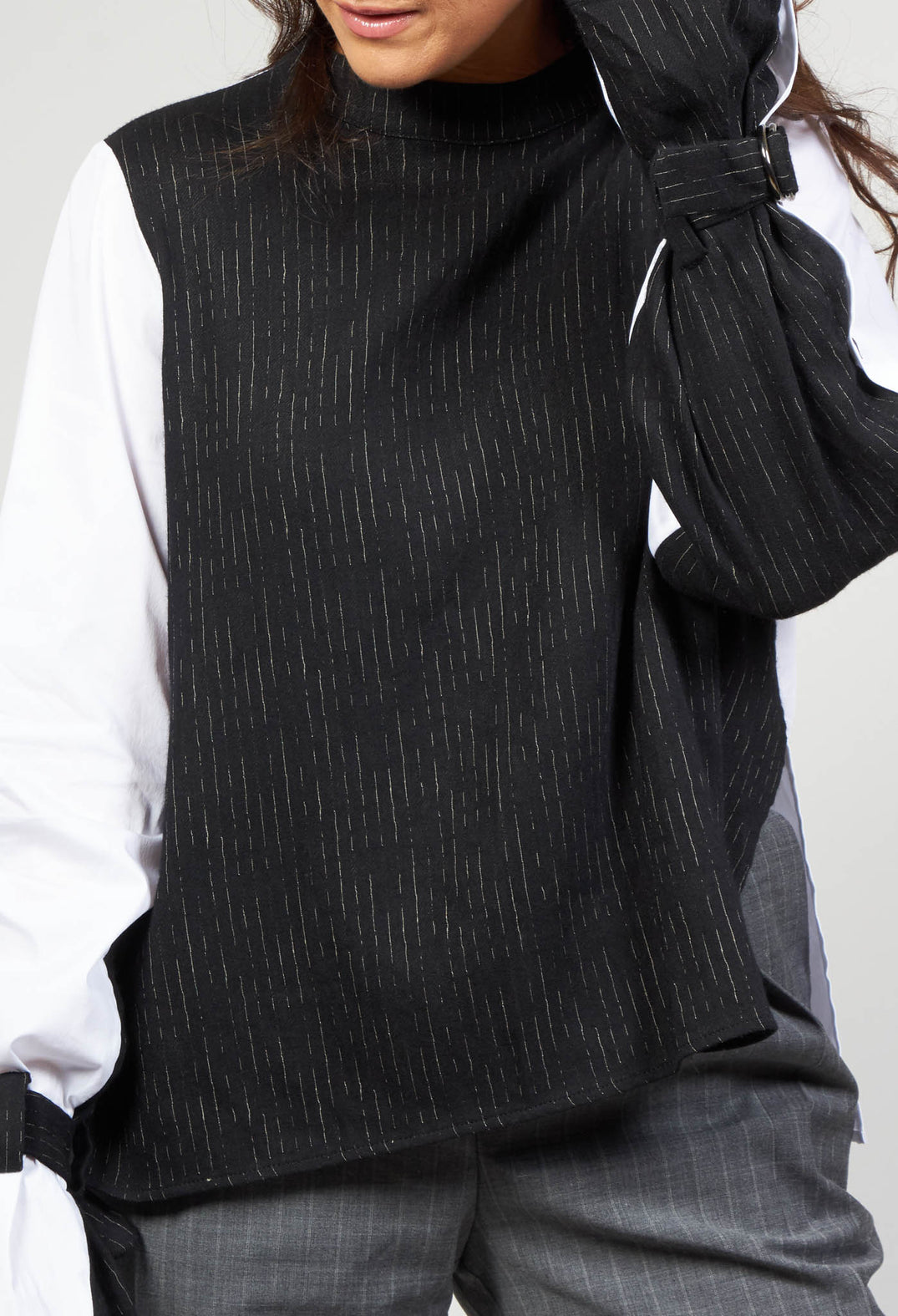 Contrast Top in Orpimento Black