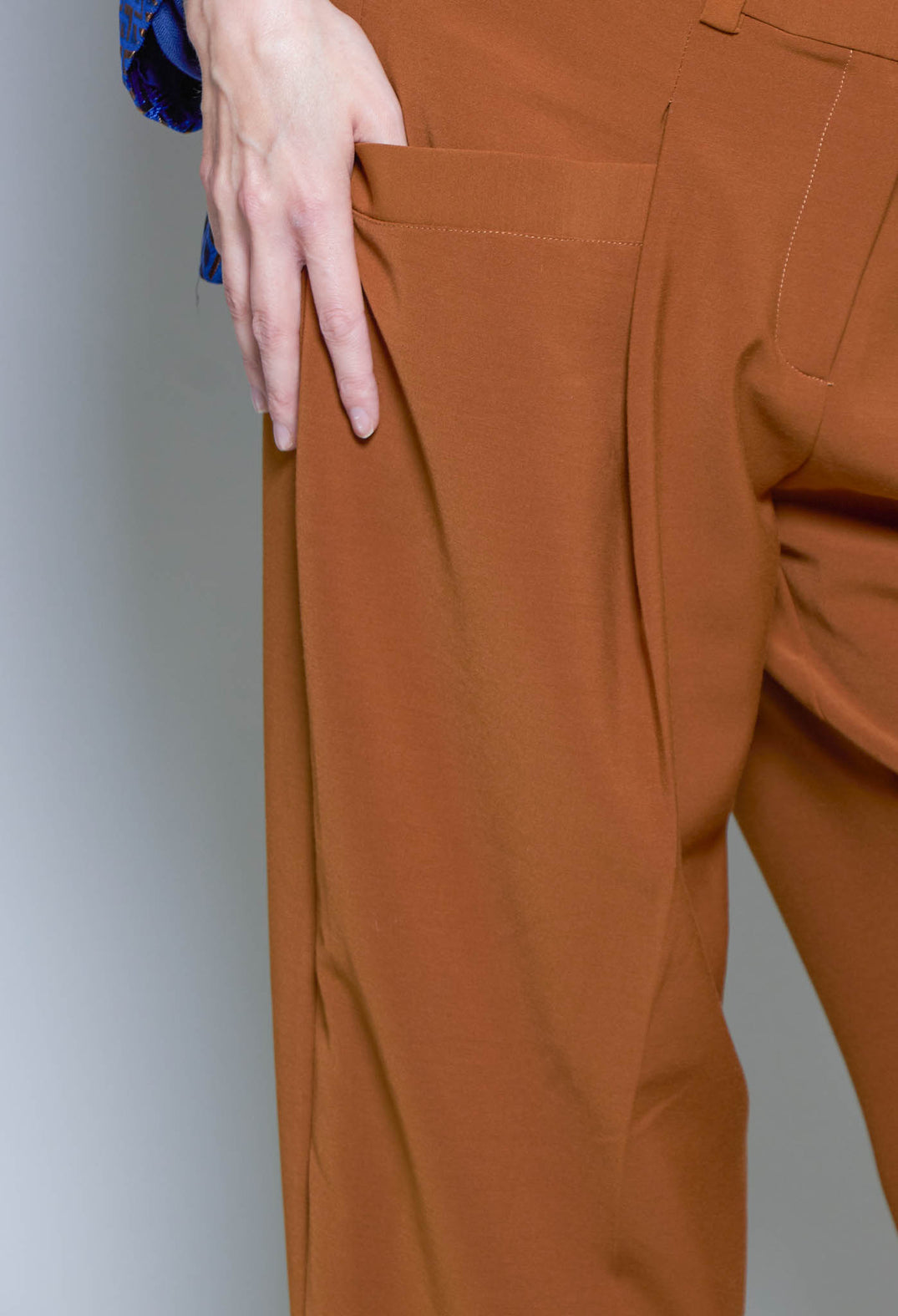 Pegged Trousers in Amber