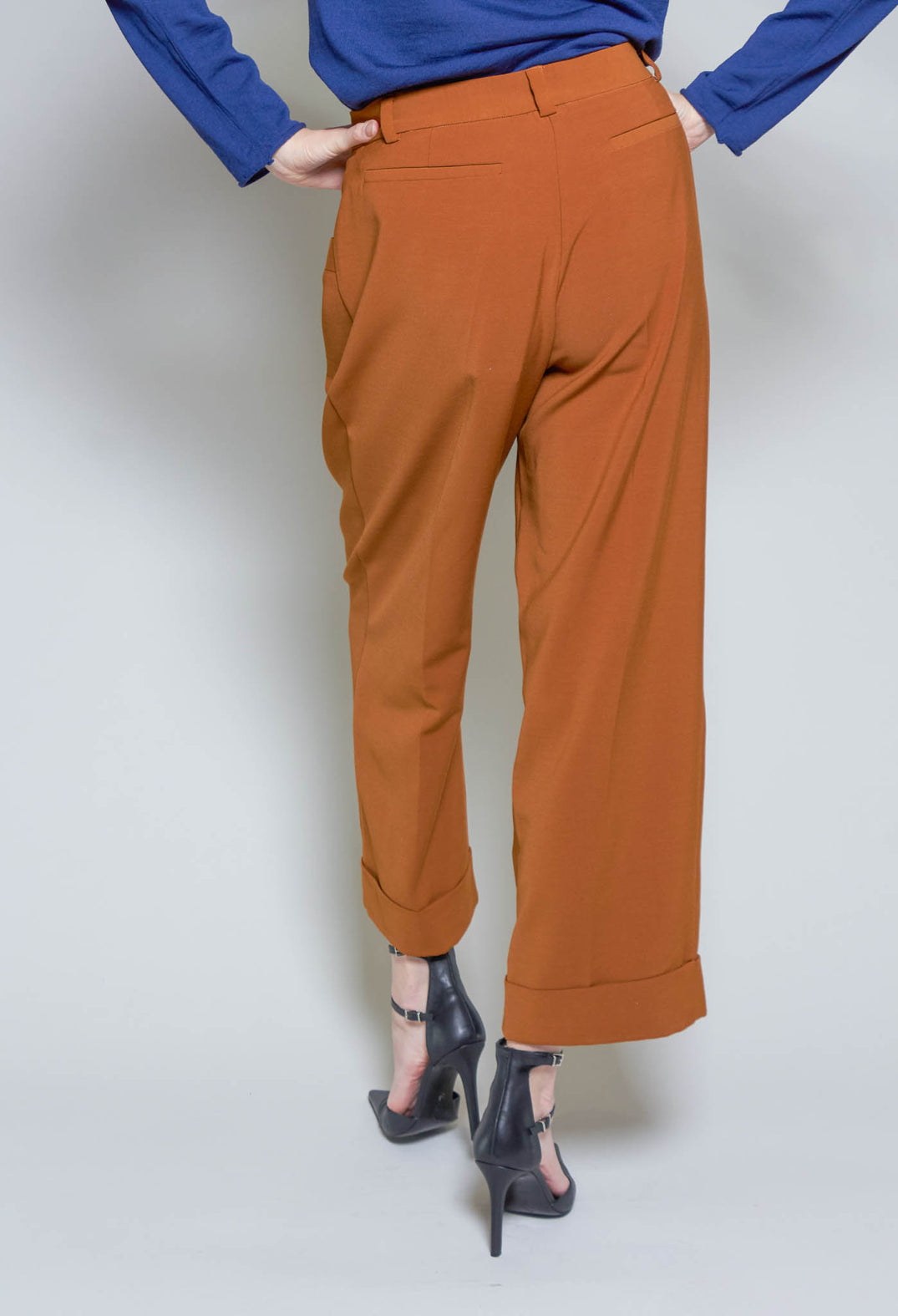 Pegged Trousers in Amber