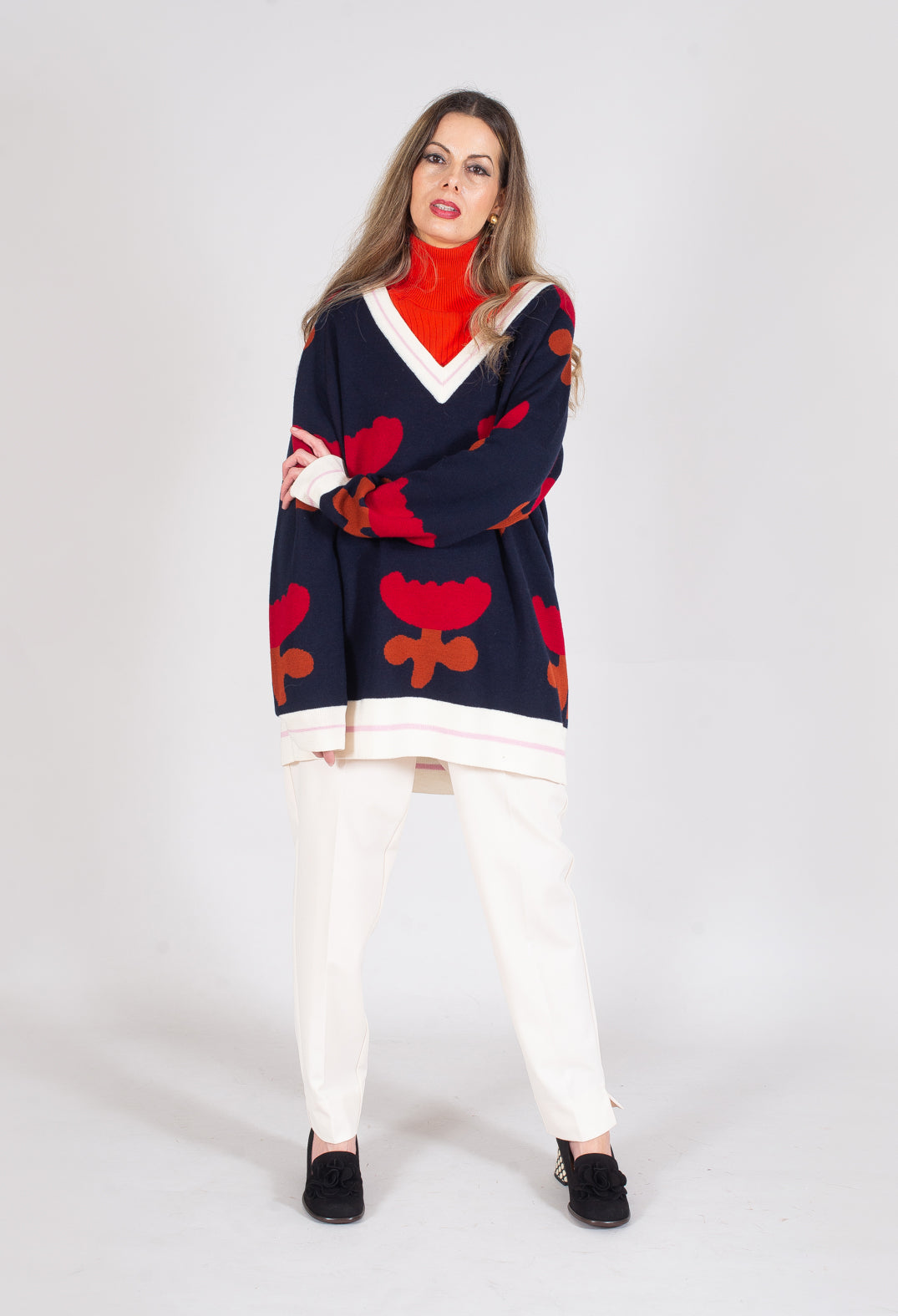 V Neck Pull with Tulip Pattern in Red and Navy