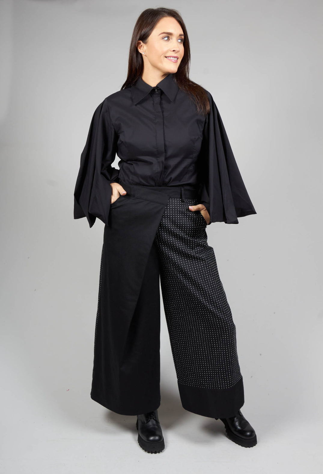 Wide Leg Trousers with Pattern in White/Black