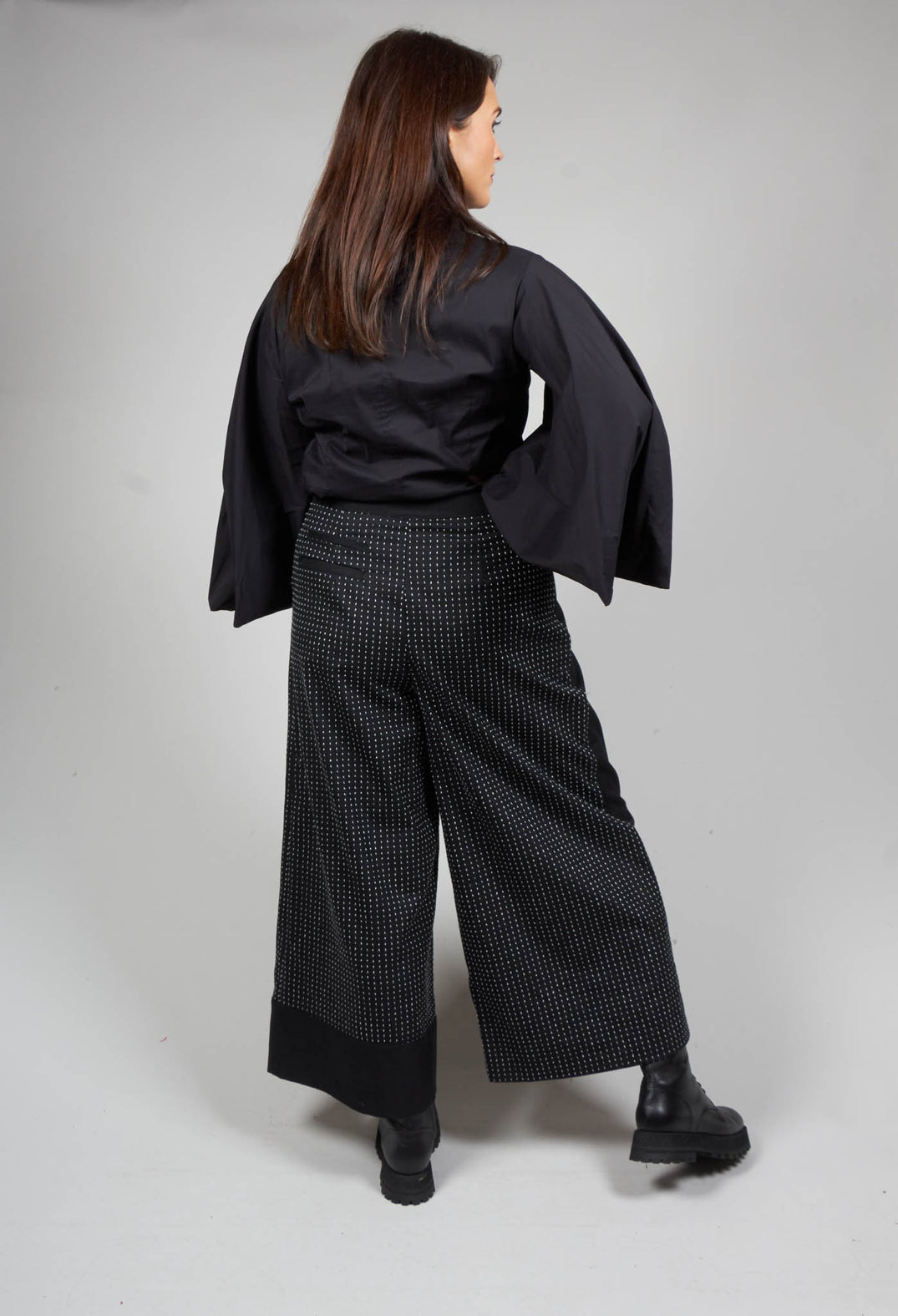 Wide Leg Trousers with Pattern in White/Black