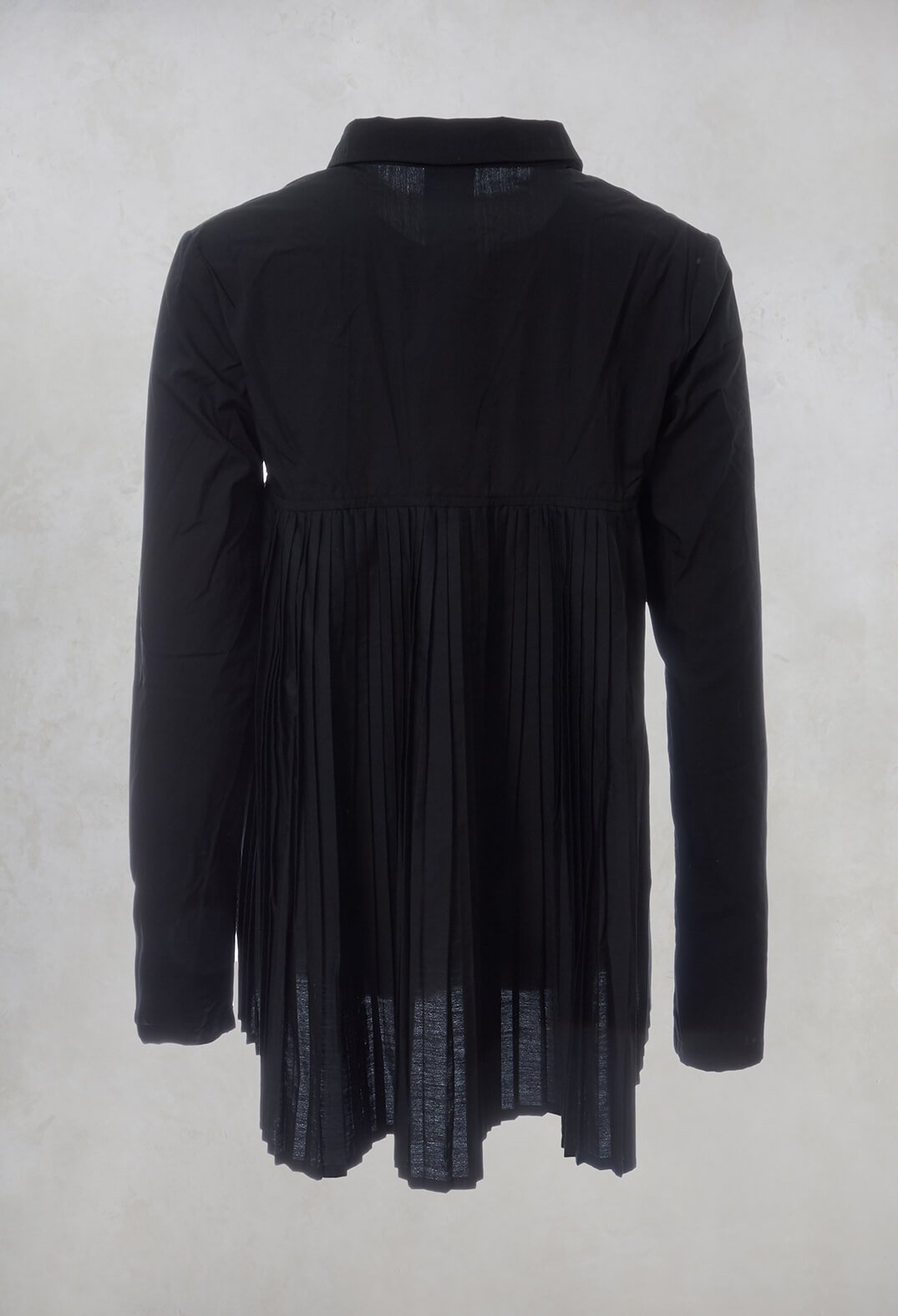 Pleated Back Shirt in Black