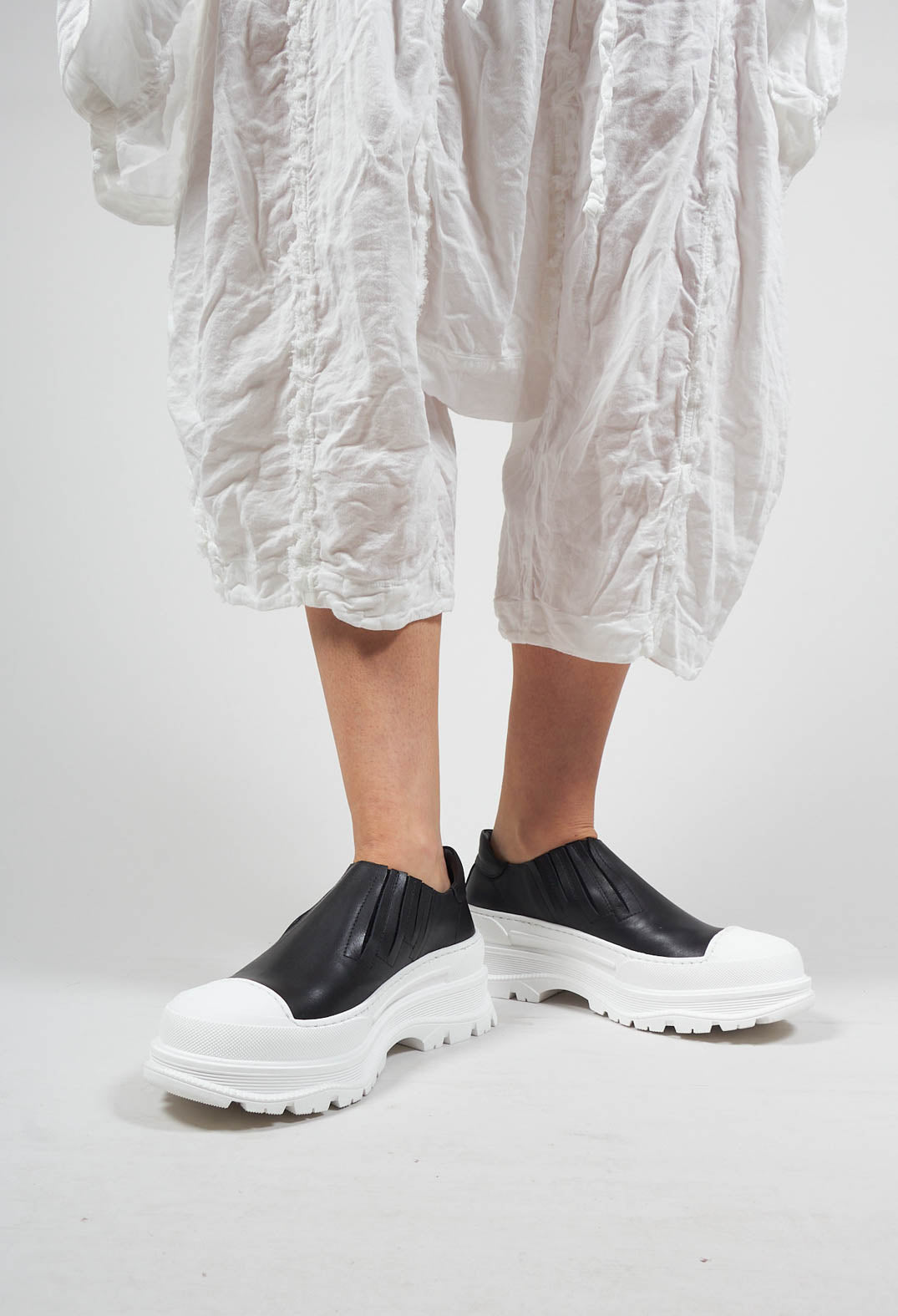 Pull On Pumps with Chuny Sole in Black