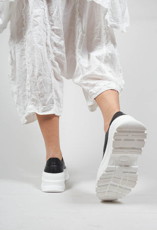 Pull On Pumps with Chuny Sole in Black