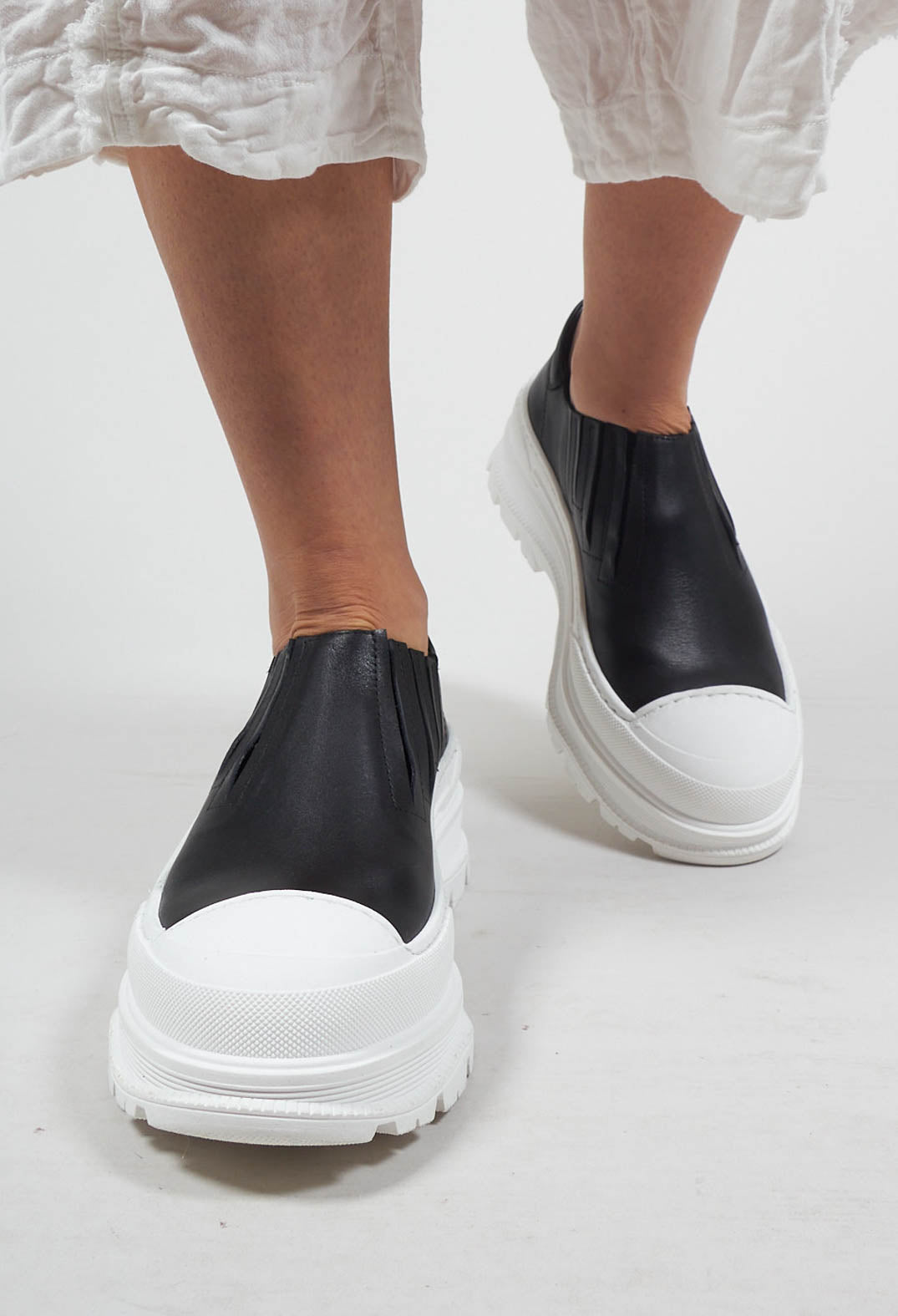 Pull On Pumps with Chuny Sole in Black