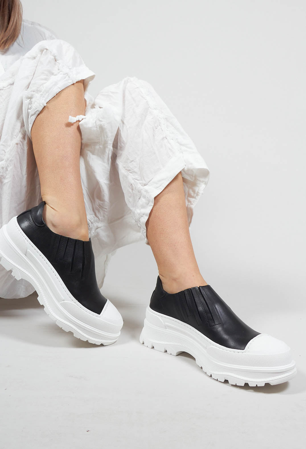 Pull On Pumps with Chuny Sole in Black
