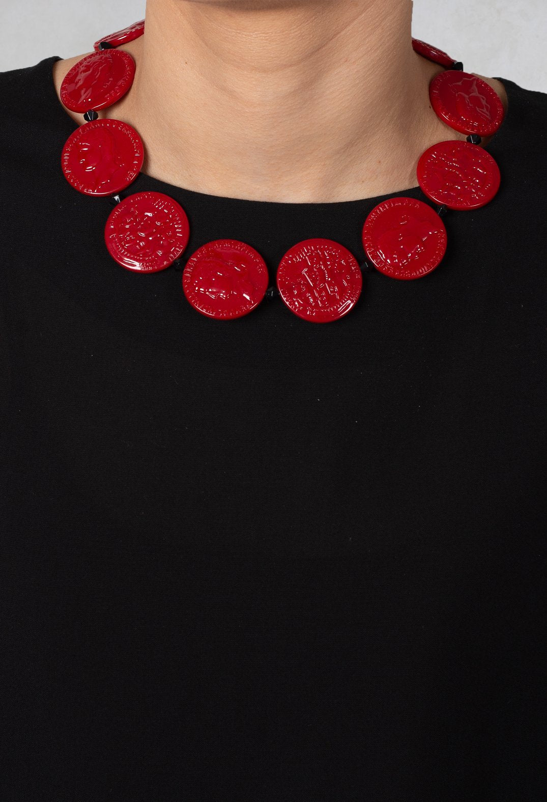 Round Discs Choker in Red