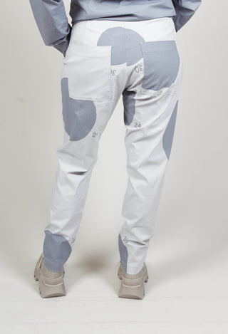 Skinny Fit Trousers with Pockets in Water Print