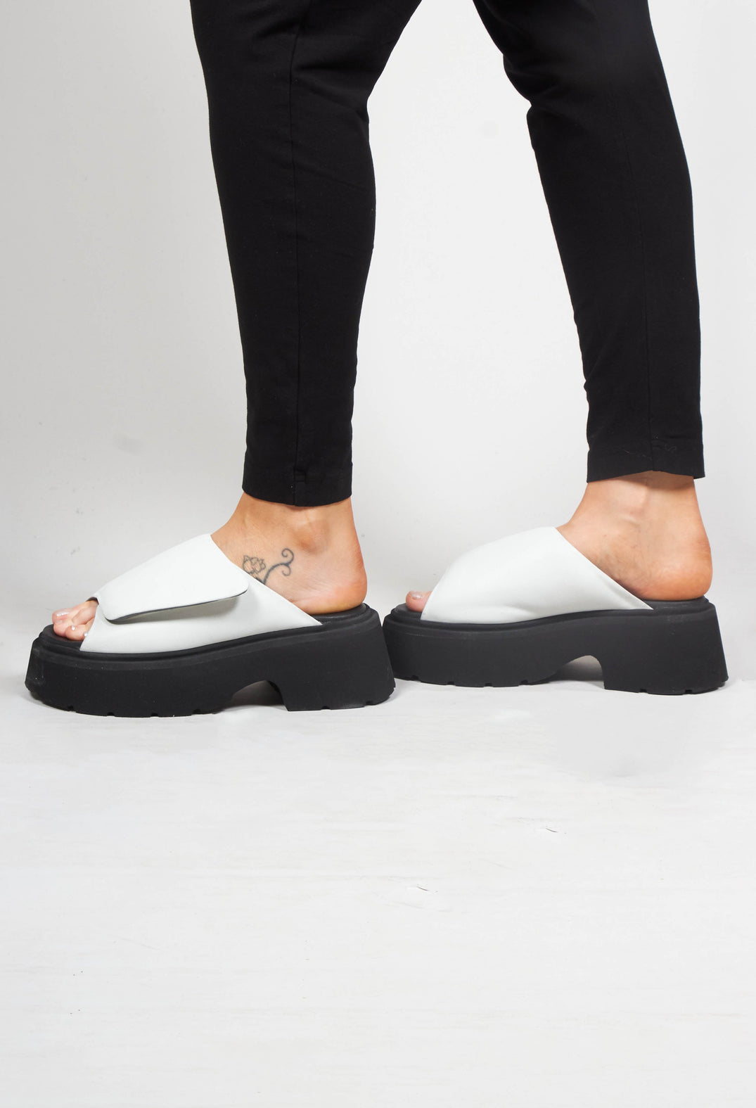 Thick Velcro Strapped Sandal in Gasoline Bianco Ottico