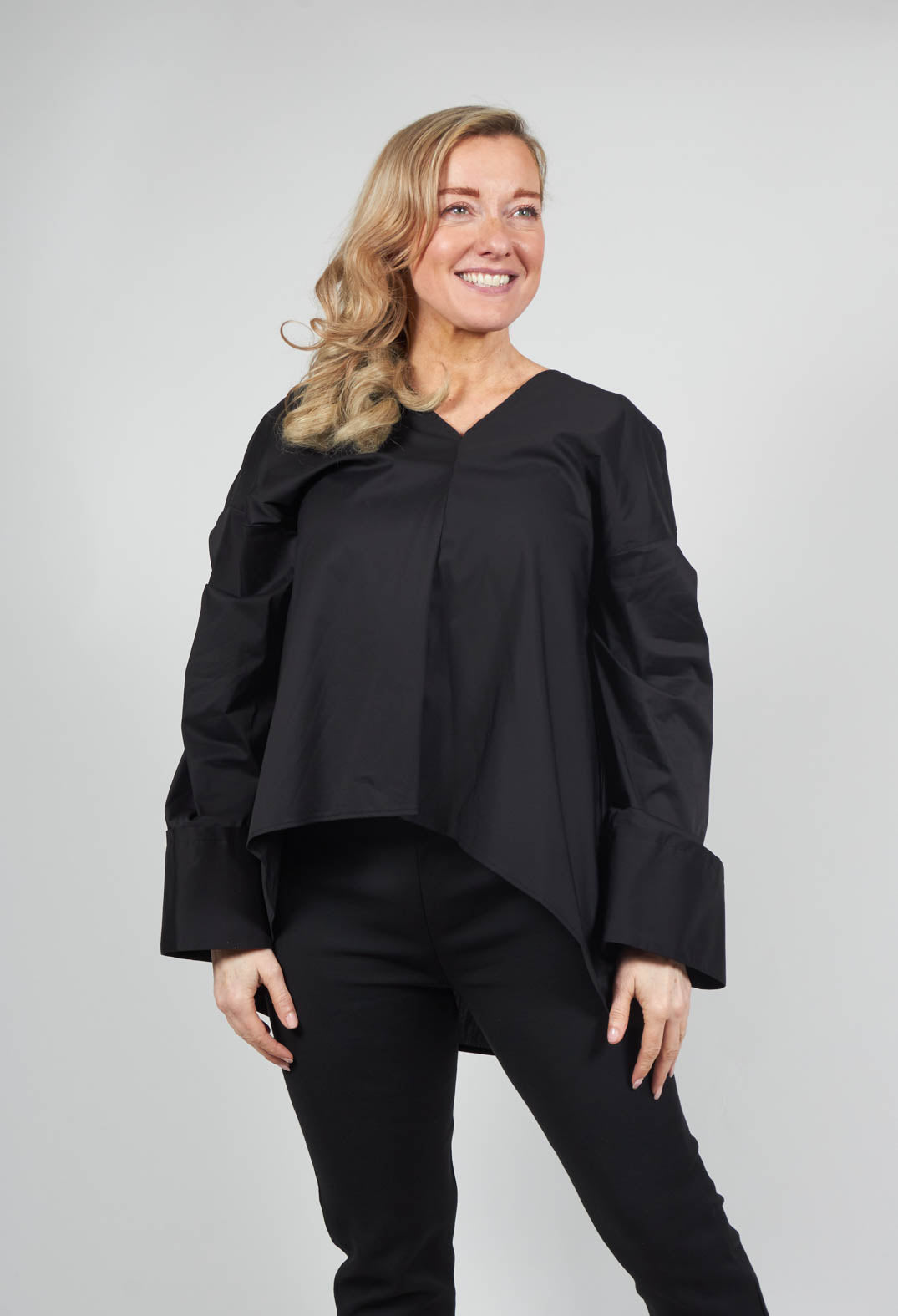 V-Neck Tailored Top in Nero