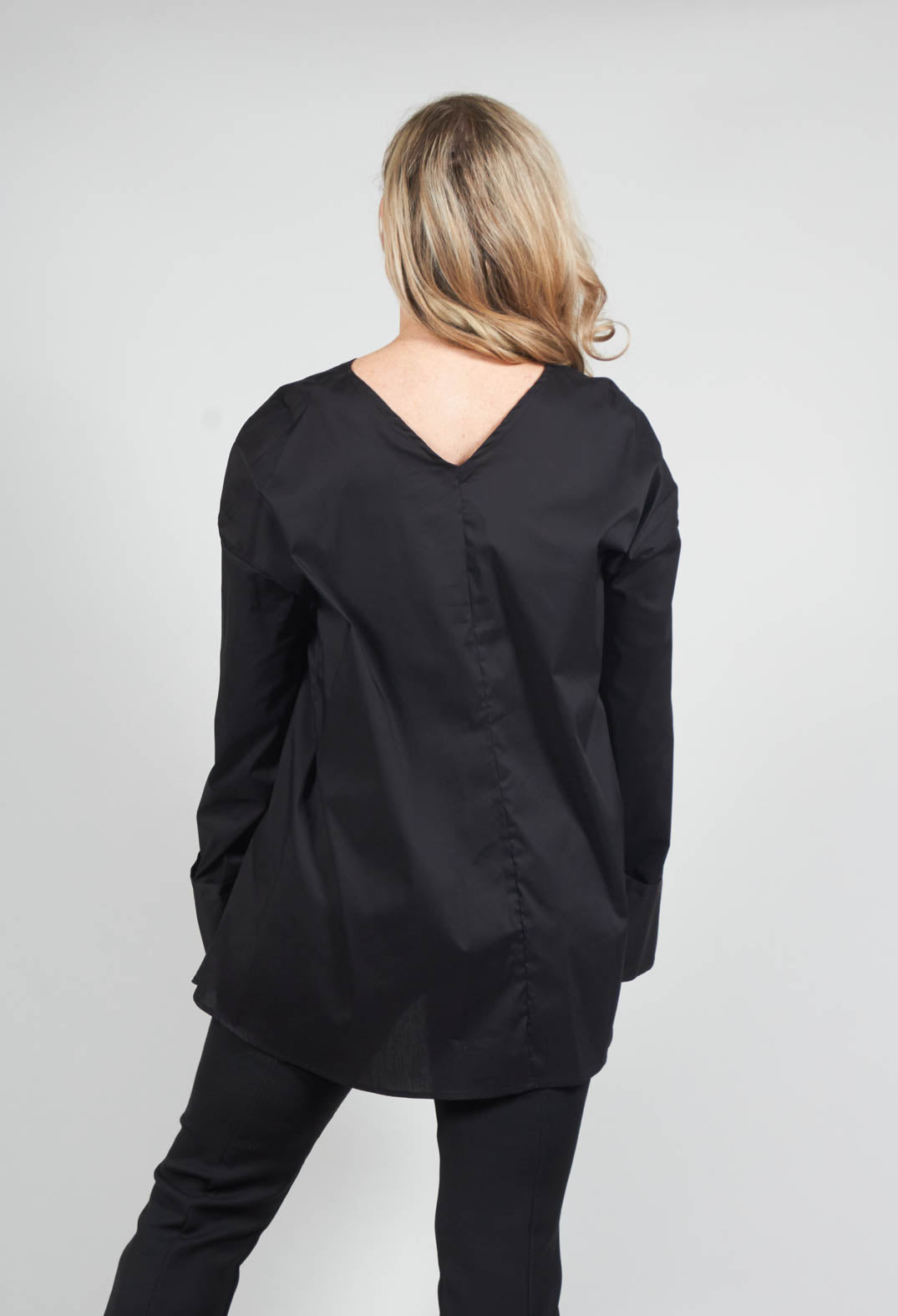 V-Neck Tailored Top in Nero