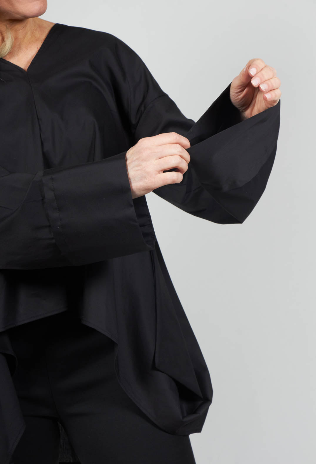 V-Neck Tailored Top in Nero