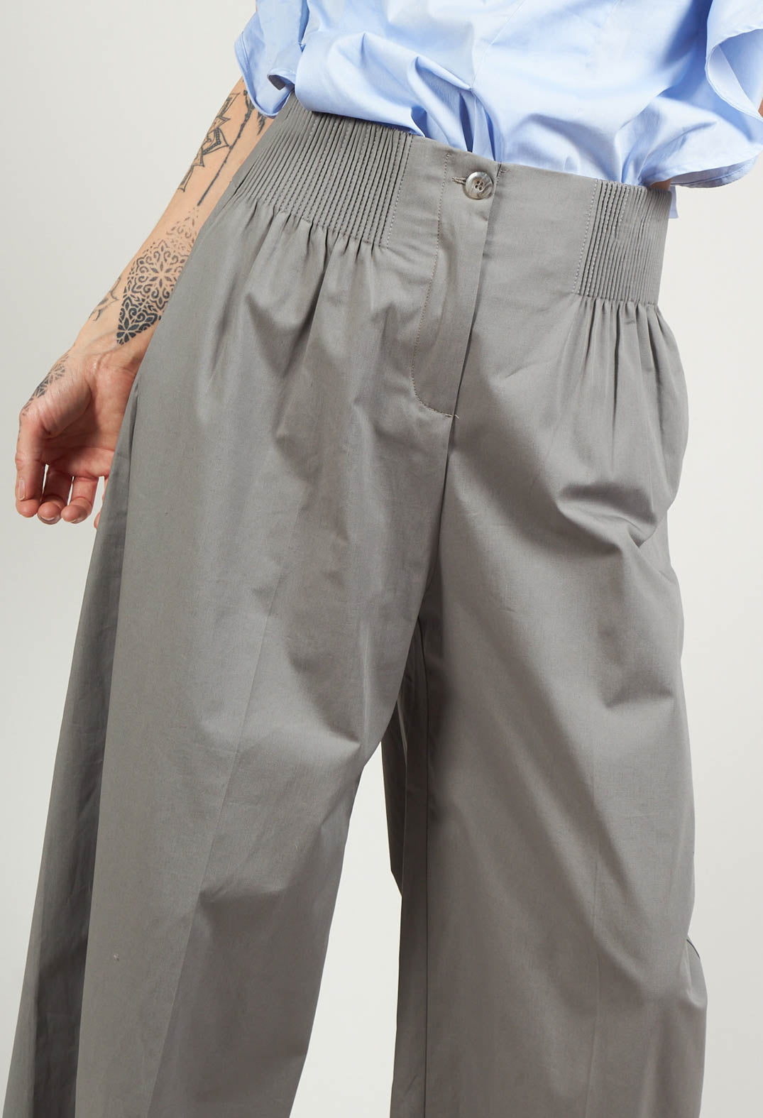 Wide Leg Trousers with Pleated Waistband in Perla