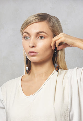 Wavy Eardrop Earrings in Brown / Black