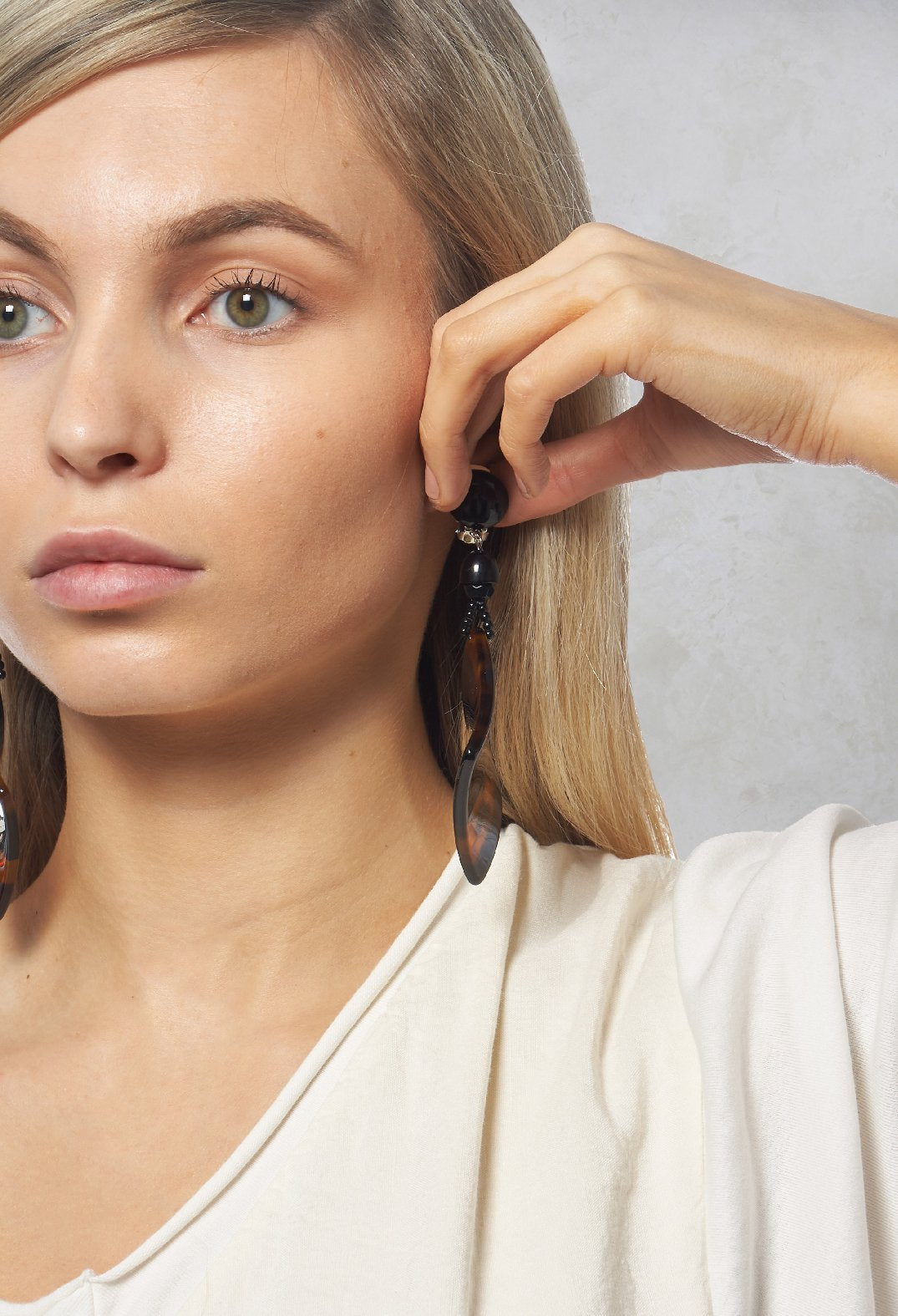 Wavy Eardrop Earrings in Brown / Black
