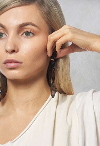 Wavy Eardrop Earrings in Brown / Black