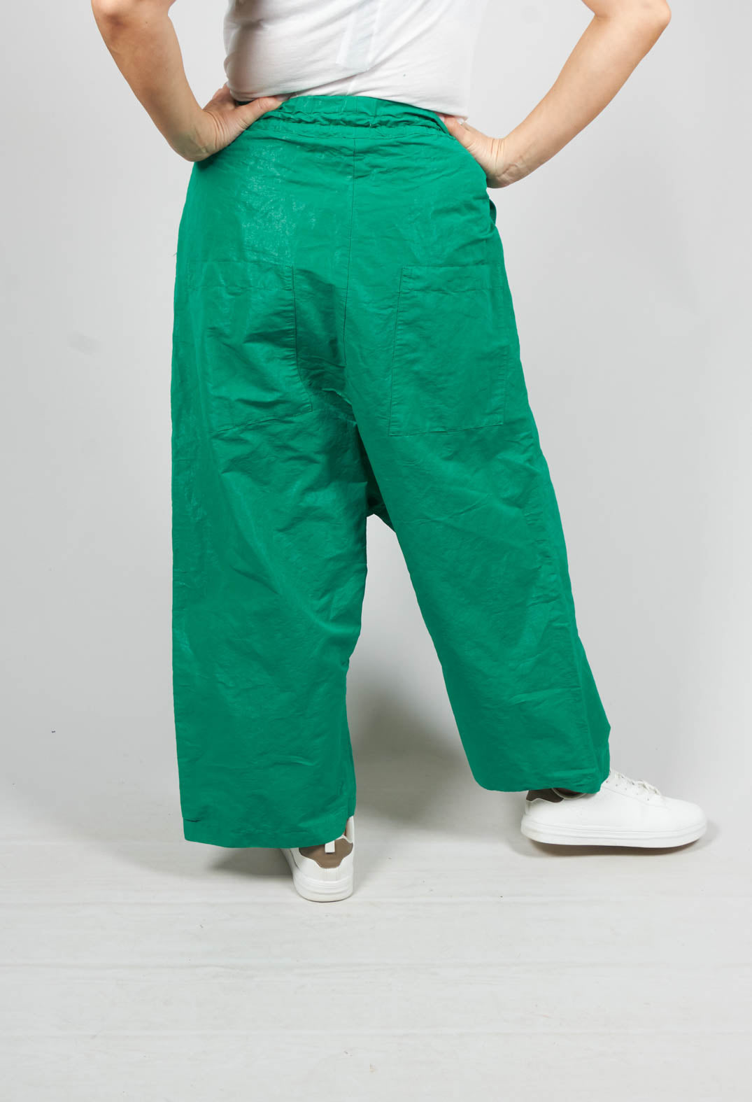 Wide Leg Drop Crotch Cropped Trousers in Green