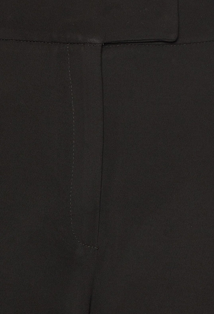 York Pants in Black