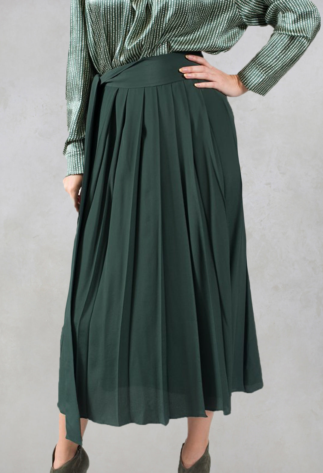 Lightweight Pleated Skirt with Sash in Mirto