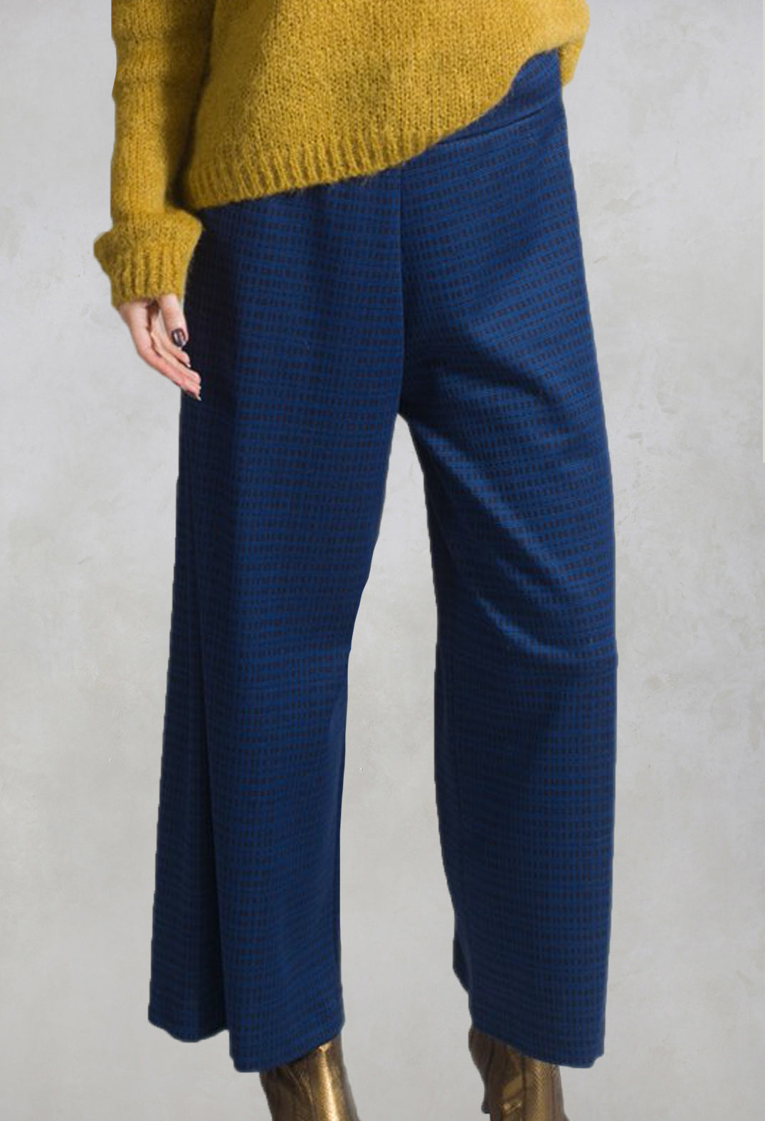 Wide Legged Trousers in Oversea